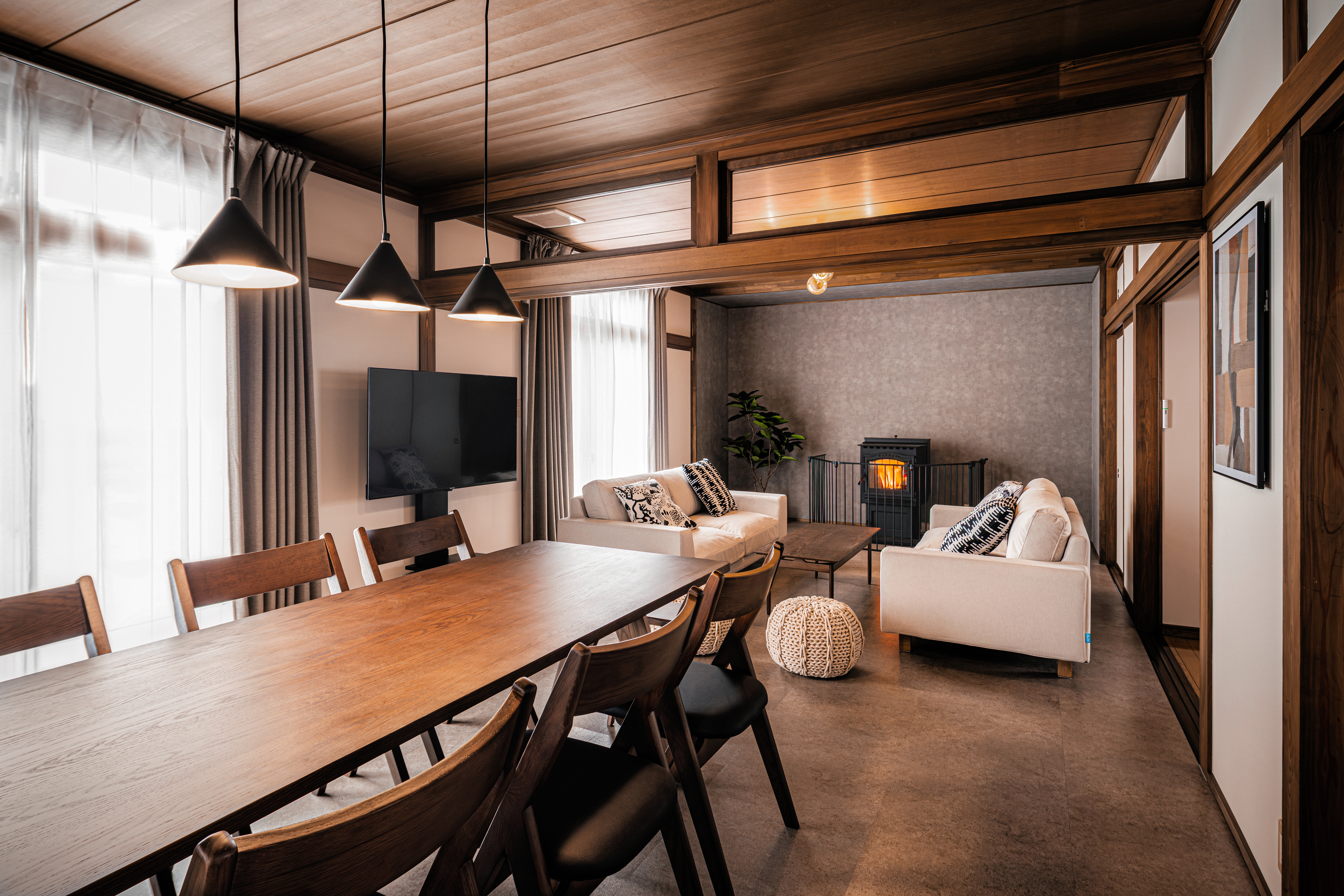 Villa Mimosa Myoko の外観（自然に囲まれた一棟貸しの貸別荘）